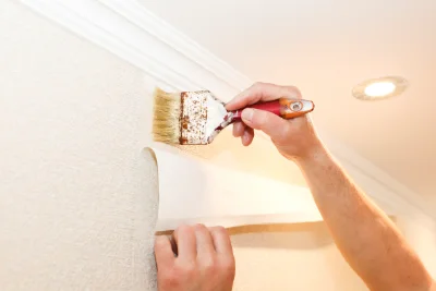 Pose de papier peint à Campitello — revêtements muraux et toiles de verre
